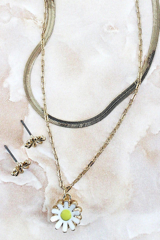 Daisy pendant necklace